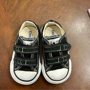 EUC Toddler Converse Sneakers W/ Box - size 4